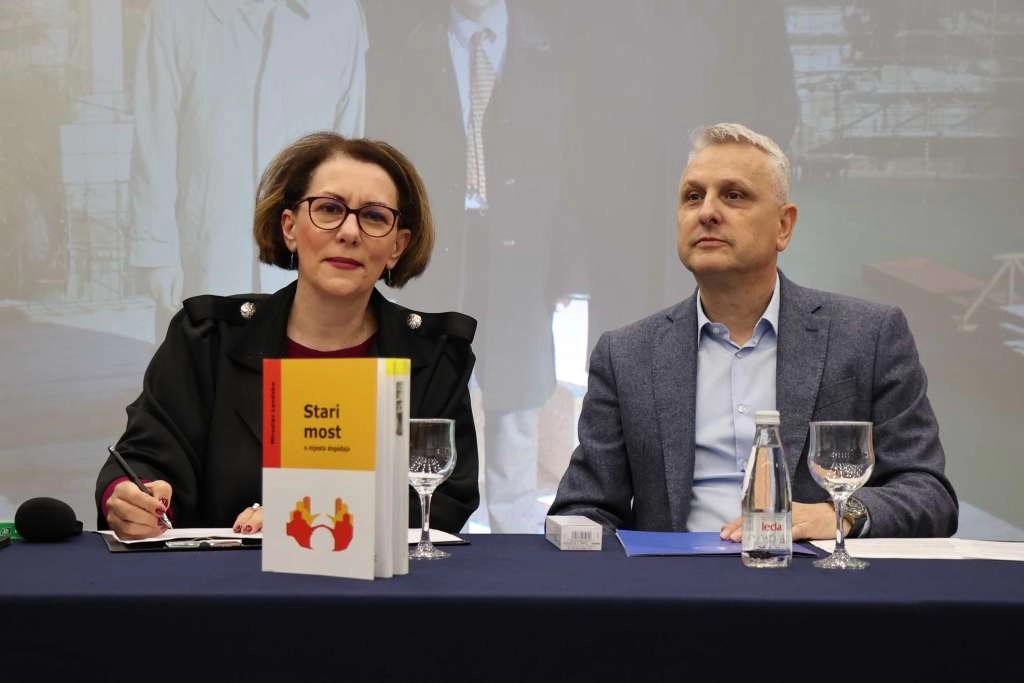 Predstavljena knjige 'Stari most s mjesta događaja' Miroslava Landeke